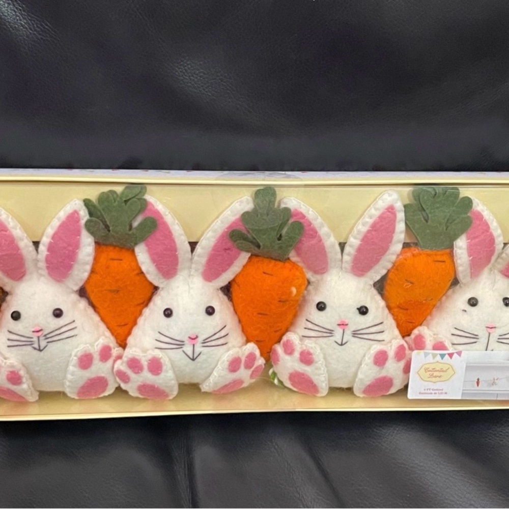Cottontail Lane Easter Bunny and Carrot Garland - Easter Bunnies Garland